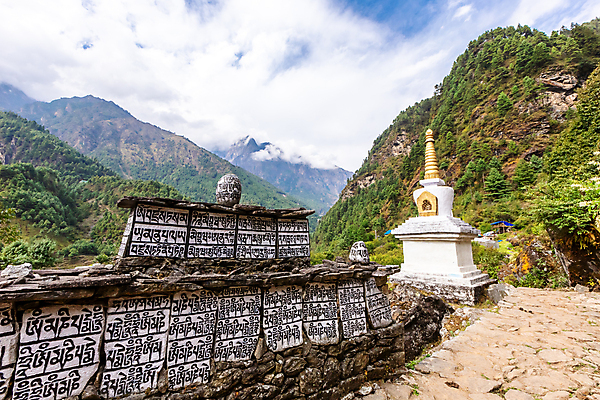 포토 JPG 해외이미지 스포츠 여행 불교 가이드 자연 하늘 휴가 산 국립공원 사람없음 야외 여행객 산책 등산 트래킹 하이킹 도전 기도 깃발 정상 네팔 방법 산악가 절정 하이커 히말라야 해외포토 직업 공원 아시아 종교 레저 휴식 사람 생태계 파일형식 산맥 이미지허브