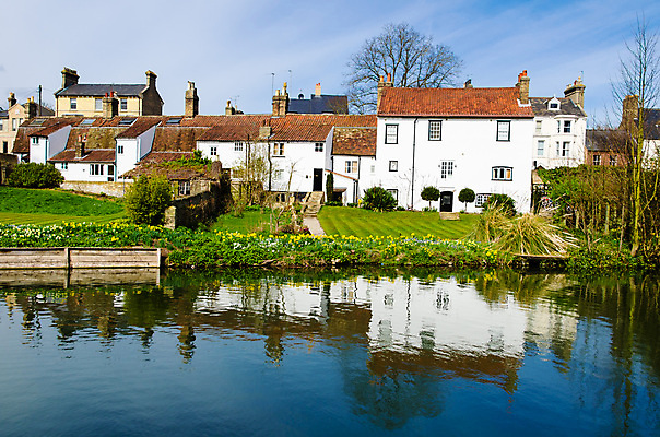 포토 JPG 해외이미지 나무 구름 영어 교육 건축양식 하늘 휴가 영국 잉글랜드 주택 풍경 사람없음 물 여름 파란색 강 반사 여행객 평화 맑음 흐름 도시 보트 역사 강가 정박 시골집 대학교 운하 방갈로 동쪽 캠코더 기간 옛날 왕국 해외포토 자연요소 식물 문자 계절 건축 유럽 컬러 컨셉 배_교통 학교 숙소 날씨 사람 건물 카메라 방향 파일형식 이미지허브