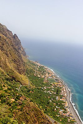 포토 JPG 해외이미지 유럽 바다 섬 여행 자연 하늘 휴가 산 사람없음 초록색 물 파란색 와인 만 지중해 포르투갈 해외포토 자연요소 나라 컬러 주류 생태계 파일형식 이미지허브