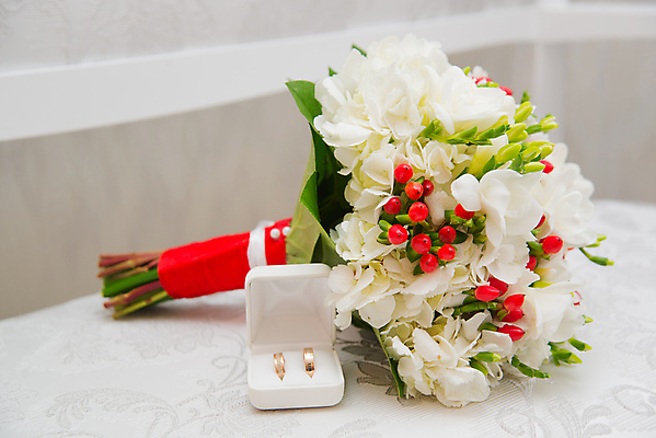 포토 JPG 해외이미지 커플 기념일 꽃 행복 감정 결혼 백그라운드 2 관계 결혼식 선물 사랑 이벤트 사람없음 빛 뷰티 장미 파티 금속 침묵 신혼여행 흰색 축하 반지 쌍 원형 신용카드 황금 고급 보석 배열 약혼 베일 영원 해외포토 도형 식물 컬러 컨셉 장신구 재질 금융 소리 광석 약속 파일형식 이미지허브