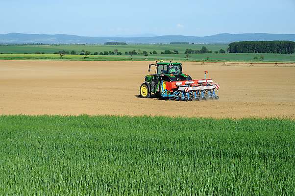 포토 JPG 해외이미지 식물 계절 밭 농업 하늘 옥수수 씨앗 풍경 사람없음 농작물 농장 기계 흙 봄 장비 수확 성장 시골 업무 농부 낟알 땅 밀 유기농 트랙터 밭일 심기 줄서기 파종 세련 해외포토 직업 웰빙 산업 모션 곡류 농사 작업 농기계 특수차량 파일형식 이미지허브