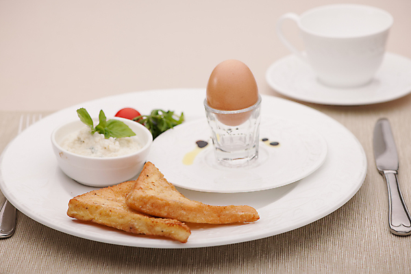 포토 JPG 해외이미지 접시 포크 잔 실내 사람없음 계란 나이프 아침식사 커피잔 토스트 베이지색배경 해외포토 식기 커피 빵 백그라운드 내부 알 식사 칼 베이지색 파일형식 이미지허브