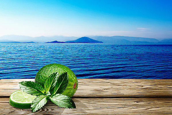 포토 JPG 해외이미지 클리핑패스 바다 탁자 하늘 사람없음 목재 초록색 칵테일 민트 라임 성분 모히토 목업 카피스페이스 스피아민트 해외포토 나무 컬러 가구 과일 재료 주류 공백 허브 파일형식 이미지허브