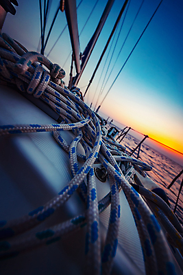 포토 JPG 해외이미지 라이프스타일 스포츠 바다 여행 요트 하늘 바람 휴가 항해 사람없음 야외 물 여름 태양 일출 일몰 자유 수상스포츠 보트 고급 저녁 크루즈 지중해 함선 탐색 네비게이션 레가타 수평선 해외포토 자연요소 계절 컨셉 배_교통 날씨 생활 노을 야간 파일형식 이미지허브