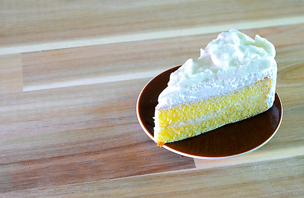 포토 JPG 해외이미지 접시 음식 조각 백그라운드 탁자 휴가 디저트 요리 사람없음 목재 우주 케이크 주방 얼음 카페 빵집 우유 흰색 축하 신선 생일 달콤 맛 설탕 굽기 먹기 크림 상쾌 토핑 코코넛 바닐라 페스츄리 핸드메이드 프로스팅 해외포토 자연요소 나무 식기 기념일 감정 빵 컬러 가구 컨셉 과일 재료 모션 유제품 상점 구이 제빵 파일형식 이미지허브