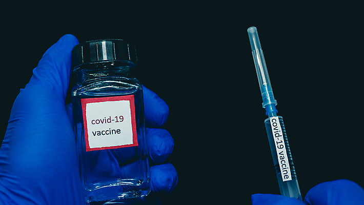 포토 JPG 해외이미지 손 과학 백그라운드 건강 병원 실험 주사기 가면 사람없음 치료 약 건강관리 장비 환자 간호사 의사 잡기 실험실 보호 질병 과학자 분석 생물학 감염 미생물 튜브 주사약 돌봄 백신 예방접종 예방주사 전염병 해외포토 직업 교육 컨셉 의학 의료기기 모션 생물 관리 신체부위 의료진 예방 접종 학자 파일형식 이미지허브