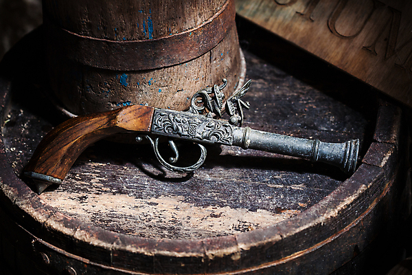 포토 JPG 해외이미지 영어 무기 사람없음 목재 검은색 권총 총 수확 골동품 역사 가루 수집 복고 군용 전쟁 슛 혁명 고립 옛날 총구 총포 해외포토 나무 문자 컬러 컨셉 농업 재료 군대 파일형식 이미지허브