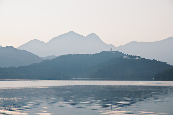 포토 JPG 해외이미지 아시아 호수 자연 아침 산 사람없음 물 파란색 중국 거울 대만 천국 해외포토 주간 자연요소 나라 컬러 생태계 파일형식 이미지허브