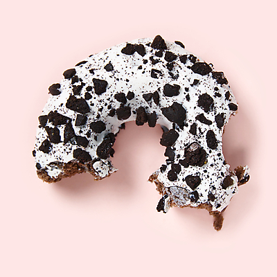 포토 JPG 해외이미지 디저트 실내 사람없음 한개 도넛 잇자국 쿠키앤크림 해외포토 1 음식 자국 내부 파일형식 이미지허브