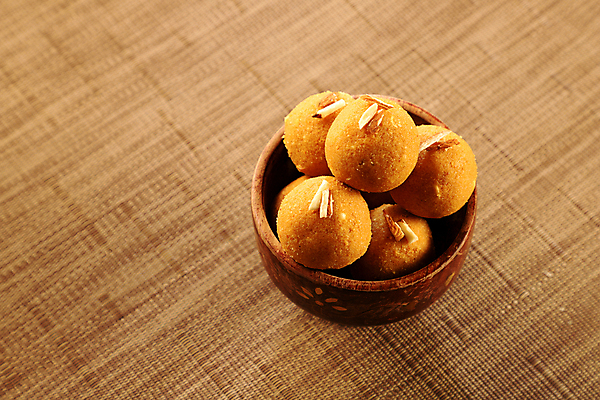 포토 JPG 해외이미지 전통 문화 음식 공 디저트 사람없음 노란색 원형 사발 달콤 맛 인도인 칼로리 핸드메이드 해외포토 도형 외국인 컬러 컨셉 동양인 사기그릇 파일형식 이미지허브