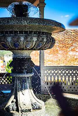 포토 JPG 해외이미지 유럽 벽 조각 여행 건축양식 창문 산 사람없음 발코니 연못 신용카드 성 중세 분수 아치 모스크 지역 아랍어 조지아 하렘 튀르키예 해외포토 건축물 건축 나라 아시아 금융 역사 이슬람교 동유럽 파일형식 이미지허브