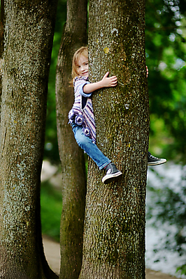 포토 JPG 해외이미지 나무 백인 계절 공원 딸 행복 어린이 스포츠 포즈 곰 자연 놀이 건강 한명 웃음 야외 초록색 컬러풀 운동 재킷 활발 가을 청바지 아기 달콤 숲 작음 9월 11월 10월 걸음마 해외포토 서양인 식물 동물 1 공공시설 감정 컬러 컨셉 바지 포유류 가족 모션 표정 사람 외투 날짜 맛 크기 생태계 파일형식 이미지허브