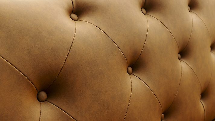 포토 JPG 해외이미지 모양 디자인 가구 쿠션 패턴 버튼 사람없음 내부 장식 빛 소파 갈색 방 수확 덮개 화려 휴게실 황금 클래식 고급 우아함 닫기 가죽 묘사 질감 복고 안락의자 리빙 스타일 해외포토 컬러 생활용품 컨셉 무늬 농업 의자 모션 뚜껑 파일형식 이미지허브