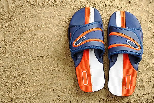 포토 JPG 해외이미지 모래 백그라운드 신발 2 오렌지 슬리퍼 사람없음 여름 파란색 흰색 쌍 샌들 오브젝트 비치웨어 고무 스트랩 카피스페이스 해외포토 옷 계절 컬러 과일 공백 파일형식 이미지허브