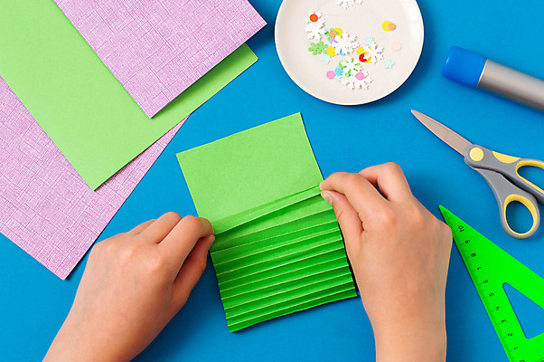 포토 JPG 해외이미지 나무 디자인 계절 별 종이 백그라운드 컨셉 크리스마스 탁자 휴가 새해 아이디어 자 미술 설명 취미 사람없음 장식 초록색 세트 컬러풀 연필 축제 희망 도구 축하 눈송이 자르기 공예 묘사 전나무 수공예 DIY 접착제 프로젝트 핸드메이드 가문비나무 해외포토 자연요소 식물 기념일 감정 컬러 가구 모션 문화예술 문구용품 학용품 눈_날씨 필기구 풀_접착제 파일형식 이미지허브