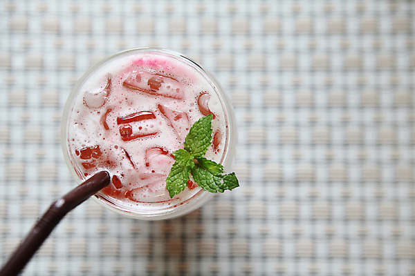 포토 JPG 해외이미지 음료 조각 잎 2 오렌지 과일 유리 하늘 딸기 포도 유리병 휴식 귤 건강 사람없음 야외 컵 빨간색 초록색 여름 파란색 소풍 와인 정원 얼음 주스 추위 신선 칵테일 액체 체리 레몬 레모네이드 민트 상쾌 부드러움 라임 유리주전자 섞기 소다 핸드메이드 해외포토 자연요소 식물 식기 계절 감정 컬러 컨셉 재질 주전자 병_용기 주류 야외활동 감각 허브 에이드 파일형식 이미지허브