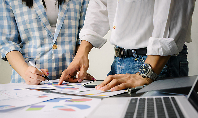 포토 JPG 해외이미지 직업 인터넷 비즈니스 사업가 통신 통계 성공 회의 그래프 설계 직장 사람 사람없음 금융 노트북 컴퓨터 사무실 자료 공연 정보 성장 업무 작업 그룹 계획 대표 토론 분석 동료 보고서 경영자 문서 이익 진행 경영 마케팅 브레인스토밍 해외포토 컨셉 회사 관계 이벤트 경제 전자제품 리더 파일형식 이미지허브