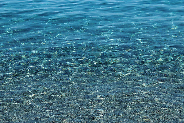 포토 JPG 해외이미지 바다 여행 백그라운드 패턴 벽지 추상 휴가 풍경 사람없음 물 여름 파란색 빛 햇빛 태양 반사 이탈리아 조약돌 투명 액체 시원함 크리스탈 순수 슬라이드 터키석 해외포토 자연요소 계절 유럽 컬러 컨셉 무늬 돌_바위 광석 보석 파일형식 이미지허브