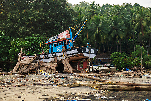 포토 JPG 해외이미지 교통수단 로우앵글 교통시설 낚시 그림자 사람없음 야외 가로 컬러풀 고요 손상 어선 오두막 사회이슈 부식 구식 옛날 카피스페이스 해외포토 뷰포인트 컬러 교통 컨셉 배_교통 레저 공백 시설 파일형식 이미지허브