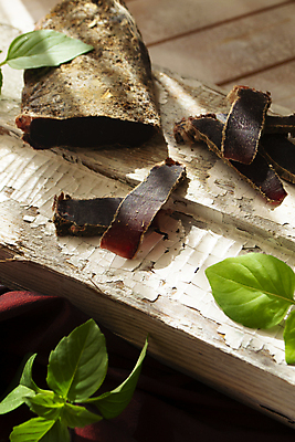 포토 JPG 해외이미지 접시 음식 조각 백그라운드 탁자 사슴 건조 육류 돼지고기 요리 사람없음 목재 빨간색 갈색 식사 저녁식사 치킨 어둠 소고기 흰색 사발 맛 자르기 향신료 햄 사냥 슬라이스 소금 후추 성분 훈제 점심식사 고립 단백질 치유 해외포토 나무 식기 컬러 가구 컨셉 식재료 재료 포유류 모션 사기그릇 닭고기요리 영양소 향미료 파일형식 이미지허브