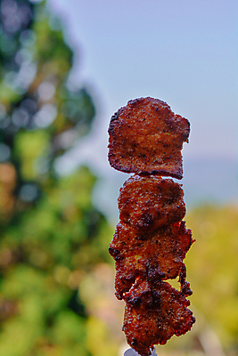 포토 JPG 해외이미지 전통 접시 아시아 문화 음식 재료 태국 육류 요리 사람없음 목재 식사 저녁식사 치킨 흰색 뜨거움 막대기 꼬치 맛 그릴 바비큐 굽기 먹기 허브 대나무 향신료 질감 후추 점심식사 케밥 단백질 매각 핸드메이드 해외포토 나무 식물 식기 나라 컬러 컨셉 식재료 모션 주방용품 구이 닭고기요리 영양소 향미료 파일형식 이미지허브