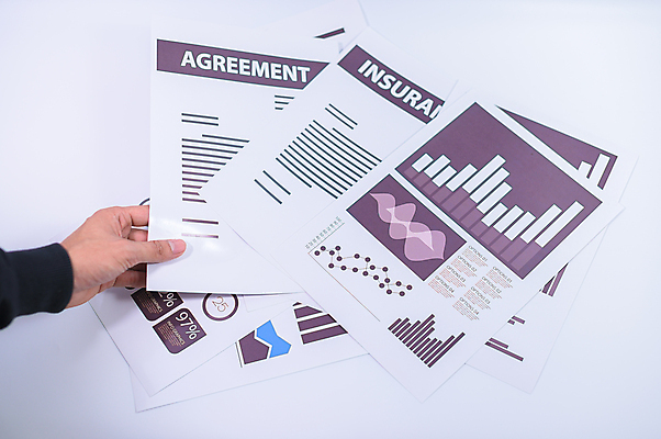 포토 JPG 해외이미지 직업 손 남자 종이 백그라운드 컨셉 비즈니스 통신 손가락 광고판 실내 사람 성인 사람없음 가로 금융 사무실 펜 라벨 우주 공백 거래 흰색 잡기 업무 비즈니스맨 조직 메시지 계약 사인 흰배경 경영자 서식 문서 서명 변호사 경영 고립 마케팅 해외포토 컬러 모션 프레임 알림판 내부 신체부위 경제 필기구 작업 직장인 리더 판 파일형식 이미지허브