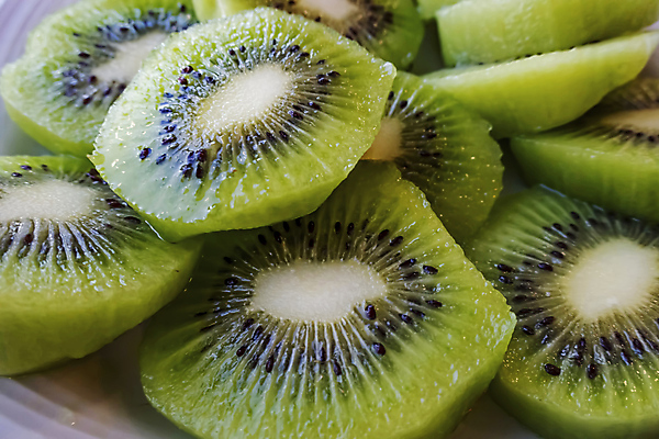 포토 JPG 해외이미지 그릇 백그라운드 단면 키위 사람없음 초록색 달콤 슬라이스 상큼 키위씨 해외포토 식기 컬러 과일 씨앗 맛 파일형식 이미지허브