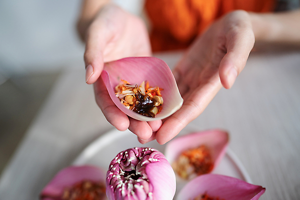 포토 JPG 해외이미지 꽃잎 꽃 안경 음료 음식 분홍색 다이어트 유리 주류 건강 사람없음 빨간색 물 장미 파티 얼음 주스 추위 벚꽃 신선 칵테일 액체 달콤 시원함 설탕 레모네이드 상쾌 유기농 시럽 석류 소다 해외포토 자연요소 식물 웰빙 잡화 감정 컬러 과일 재질 이벤트 맛 에이드 파일형식 이미지허브