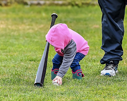 포토 JPG 해외이미지 어린이 스포츠 공 놀이 소녀 사람없음 달리기 걷기 야구 추위 탐험 게임 아기 작음 박쥐 걸음마 해외포토 여자 포유류 모션 사람 구기 크기 파일형식 이미지허브