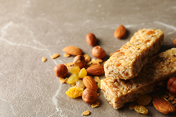 포토 JPG 해외이미지 회색배경 실내 사람없음 두개 아몬드 에너지바 개암 그래놀라 해외포토 열매 음식 백그라운드 2 내부 회색 견과류 파일형식 이미지허브