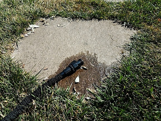 포토 JPG 해외이미지 잔디 사람없음 야외 초록색 물 검은색 회색 젖음 흐름 호스 해외포토 자연요소 식물 컬러 컨셉 파일형식 이미지허브