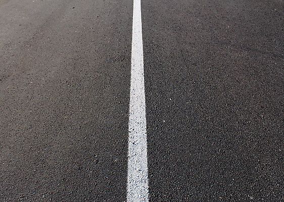 포토 JPG 해외이미지 도로 선 교통시설 사람없음 흰색 그리기 센터 닫기 아스팔트 사인 순환 인공 해외포토 길 컬러 교통 모션 시설 파일형식 이미지허브