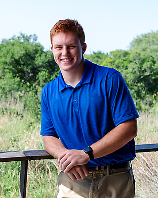 포토 JPG 해외이미지 남자 행복 여유 포즈 졸업 학교 성공 기념 한명 미소 소년 10대 빨간색 파란색 축구 끝 주근깨 저지 플레이어 해외포토 1 교육 감정 어린이 컬러 컨셉 청소년 표정 사람 구기 점 파일형식 이미지허브
