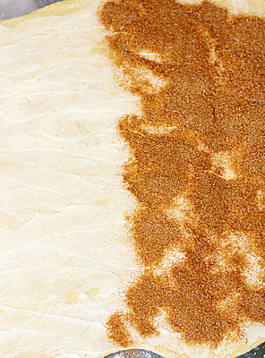 포토 JPG 해외이미지 전통 종이 음식 빵 재료 탁자 디저트 주택 요리 사람없음 갈색 쿠키 케이크 주방 계란 빵집 흰색 축하 신선 달콤 맛 아침식사 혼합 설탕 굽기 뿌리기 준비 날것 반죽 롤 밀가루 레시피 층 버터 내추럴 방법 시나몬 제빵사 페스츄리 핸드메이드 해외포토 직업 컬러 가구 컨셉 모션 건물 상점 알 식사 가루 구이 파일형식 이미지허브