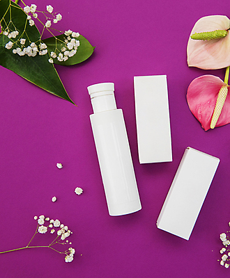 포토 JPG 해외이미지 잎 사람없음 상자 하이앵글 뷰티 화장품 안개꽃 보라색배경 안스리움 해외포토 식물 꽃 뷰포인트 백그라운드 보라색 한해살이풀 파일형식 이미지허브