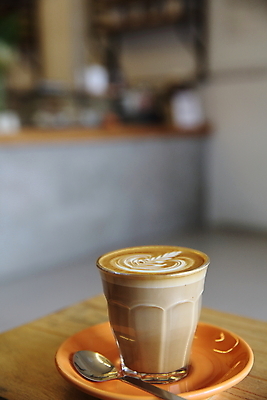 포토 JPG 해외이미지 커피 한잔 실내 사람없음 아웃포커스 라떼 해외포토 1 음료 촬영기법 내부 파일형식 이미지허브