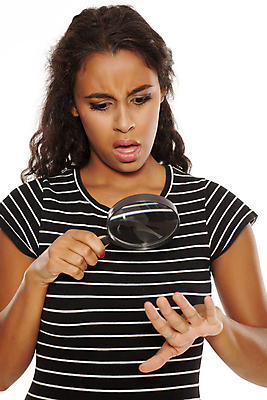 포토 JPG 해외이미지 모델 라이프스타일 손 응시 여자 감정 얼굴 백그라운드 컨셉 손가락 돋보기 한명 사람 유행 검은색 놀람 손상 흰색 표현 손톱관리 손톱 불안 고민 충격 문제 고립 돌봄 스타일 해외포토 1 시선 컬러 모션 표정 생활 신체부위 네일아트 파일형식 이미지허브