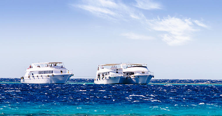 포토 JPG 해외이미지 구름 파도 바다 여행 자연 하늘 휴가 기술 따뜻함 이집트 3 사람 사람없음 물 여름 파란색 흰색 뜨거움 보트 휴양지 홍해 이국적 파라다이스 수평선 해외포토 자연요소 계절 컬러 배_교통 아프리카 장소 생태계 파일형식 이미지허브