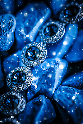 포토 JPG 해외이미지 장신구 팔찌 실내 사람없음 조약돌 화려 우아함 보석 파란배경 다이아몬드 해외포토 백그라운드 컨셉 내부 파란색 돌_바위 광석 파일형식 이미지허브