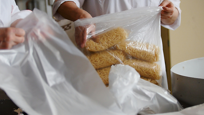 포토 JPG 해외이미지 산업 음식 포장 공장 노동자 파스타 요리 사람없음 기계 제조 밀 흔들림 준비 만들기 밀가루 나눔 흙더미 마카로니 자동 컨베어밸트 해외포토 직업 공업 모션 곡류 서양음식 흙 가루 파스타면 파일형식 더미 이미지허브