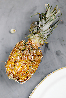 포토 JPG 해외이미지 라이프스타일 접시 음식 백그라운드 컨셉 잎 과일 탁자 회색배경 디저트 건강 사람없음 초록색 유행 회색 흰색 신선 원형 달콤 맛 먹기 파인애플 열대과일 상쾌 유기농 날것 슬라이스 내추럴 강렬 고립 구성 이국적 정물화 채식주의자 카피스페이스 미니멀리스트 미니멀 해외포토 도형 식물 식기 웰빙 감정 컬러 가구 모션 생활 공백 그림 채식 파일형식 이미지허브