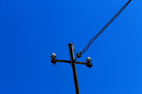 포토 JPG 해외이미지 산업 선 백그라운드 통신 하늘 사람없음 목재 파란색 금속 힘 에너지 전선 수확 흰색 기둥 투표 전화기 철사 봉 철탑 옛날 해외포토 나무 건축 컬러 농업 재료 재질 탑 선거 파일형식 이미지허브