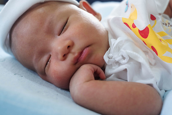 포토 JPG 해외이미지 백인 손 응시 행복 무기 얼굴 어린이 가족 건강 한명 사람 동양인 소년 검은색 방 흰색 침대 표현 아기 신생아 잠 달콤 작음 거짓말 걸음마 결백 돌봄 천진난만 해외포토 서양인 1 시선 남자 감정 컬러 가구 컨셉 관계 모션 인종 신체부위 맛 크기 파일형식 이미지허브