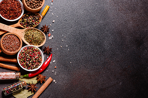 포토 JPG 해외이미지 백그라운드 잎 재료 고추 탁자 파프리카 건조 마늘 요리 씨앗 동양인 사람없음 빨간색 초록색 컬러풀 주방 숟가락 검은색 어둠 양념 조미료 사발 고수 맛 가루 인도인 허브 메뉴 유기농 매움 아로마 소금 향 레시피 후추 카레 생강 바질 로즈메리 시나몬 강황 해외포토 외국인 식물 웰빙 음식 컬러 가구 컨셉 채소 식재료 수저 인종 사기그릇 향신료 향미료 파일형식 이미지허브