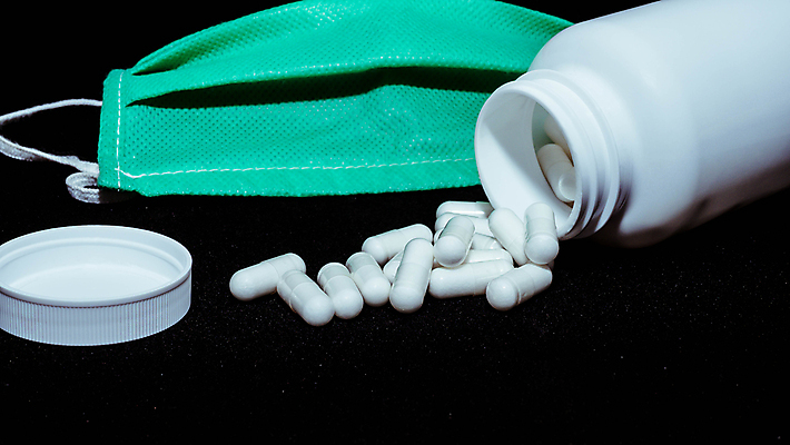 포토 JPG 해외이미지 얼굴 백그라운드 컨셉 일러스트 의료기기 건강 병원 가면 안전 사람없음 파란색 약 건강관리 고통 장비 의사 수술 호흡기관 바이러스 호흡 보호 질병 위험 일회용 오브젝트 감염 먼지 외과 고립 돌봄 위생관리 인플루엔자 전염병 필터 코로나바이러스 해외포토 감정 컬러 의학 모션 관리 신체부위 치료 의료진 장기_의학 파일형식 이미지허브