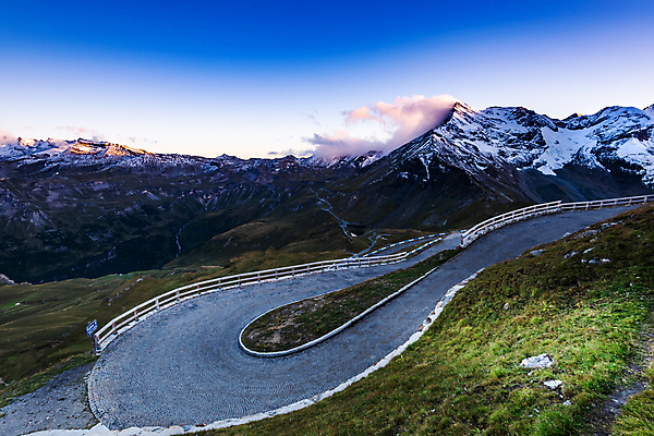포토 JPG 해외이미지 계절 유럽 도로 여행 곡선 자연 하늘 산 파노라마 풍경 사람없음 야외 계곡 일몰 탐험 안개 가을 오스트리아 위험 빙하 알프스 통과 절정 흥미 눈내림 해외포토 나라 길 선 컨셉 교통시설 날씨 눈_날씨 촬영기법 노을 생태계 파일형식 이미지허브