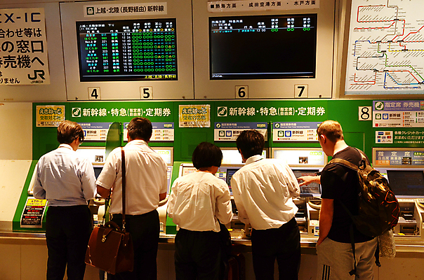 포토 JPG 해외이미지 여행 교통시설 사람 사람없음 일본 기계 기차 티켓 전철 역 도쿄 구매 승객 통과 자동 해외포토 아시아 육상교통 교통 대중교통 쇼핑 시설 파일형식 이미지허브