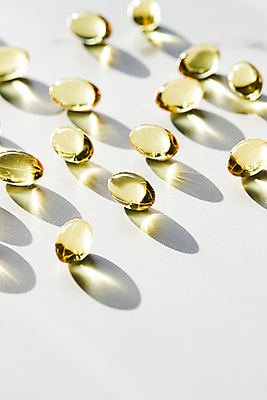 포토 JPG 해외이미지 사람없음 알약 노란색 건강관리 흰색 낟알 영양제 오메가 항생제 해외포토 컬러 건강 관리 약 파일형식 이미지허브