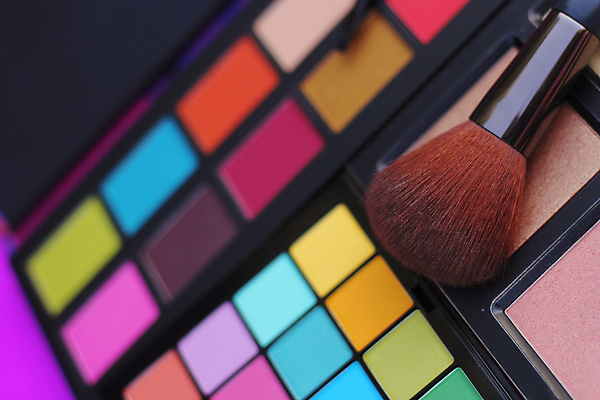 포토 JPG 해외이미지 직업 얼굴 분홍색 백그라운드 그림자 미술 사람없음 초록색 파란색 세트 컬러풀 뷰티 유행 보라색 페인트 화장품 립스틱 붓 화려 팔레트 상품 가루 볼터치 수집 피부 피부관리 만들기 윤곽 예술가 아이섀도 조립 돌봄 해외포토 컬러 컨셉 모션 문화예술 신체부위 화장 파일형식 이미지허브