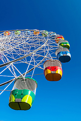 포토 JPG 해외이미지 주간 행복 하늘 휴식 사람없음 야외 파란색 맑음 놀이공원 주말 대관람차 해외포토 자연요소 감정 컬러 컨셉 날씨 테마파크 놀이기구 파일형식 이미지허브